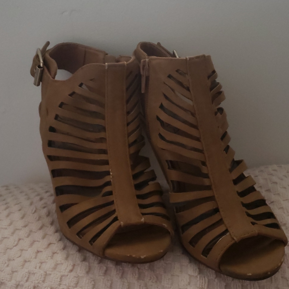 Camel heeled Sandals